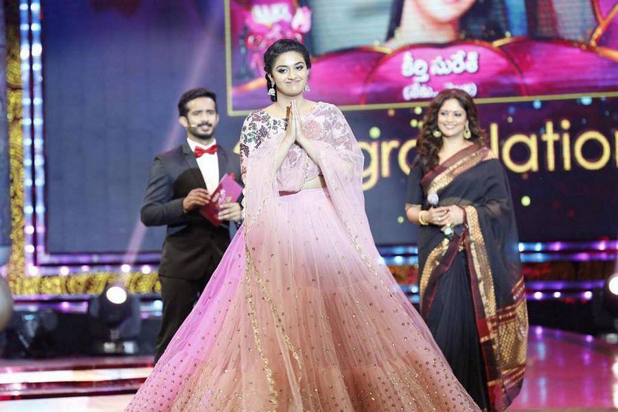 Stars At Zee TV Apsara Awards 2017 Photos