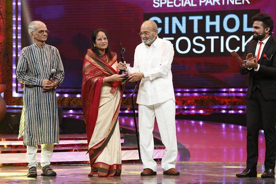 Stars At Zee TV Apsara Awards 2017 Photos