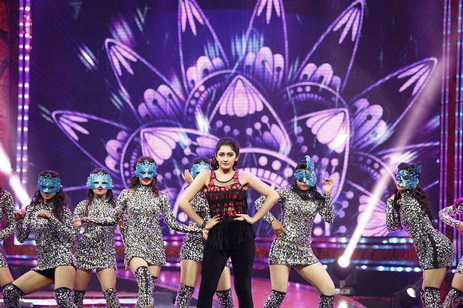 Stars At Zee TV Apsara Awards 2017 Photos