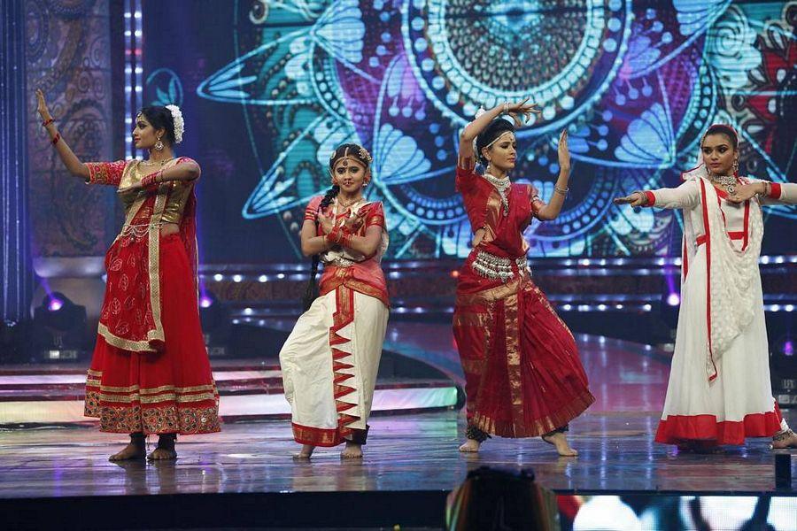 Stars At Zee TV Apsara Awards 2017 Photos