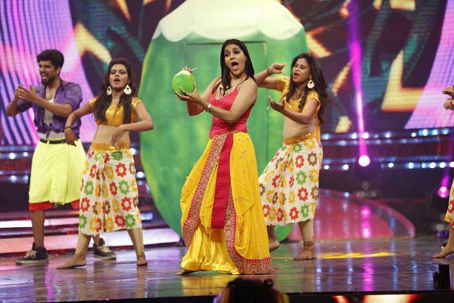 Stars At Zee TV Apsara Awards 2017 Photos