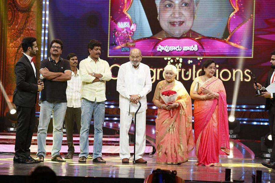 Stars At Zee TV Apsara Awards 2017 Photos