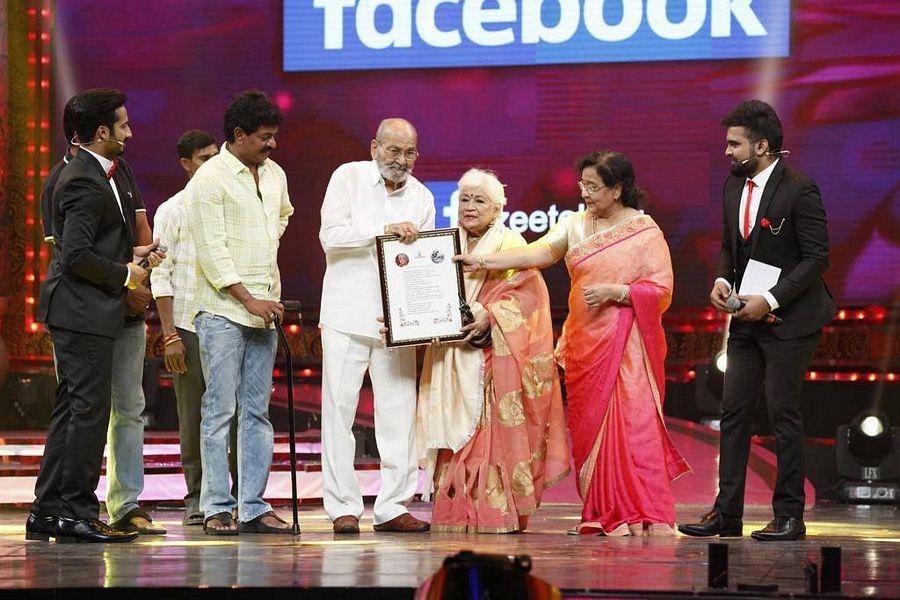 Stars At Zee TV Apsara Awards 2017 Photos