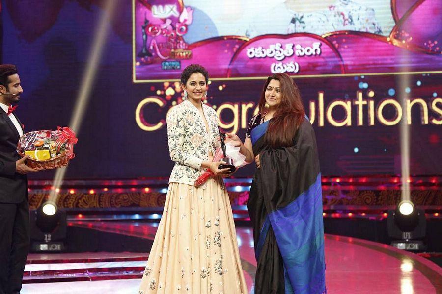 Stars At Zee TV Apsara Awards 2017 Photos