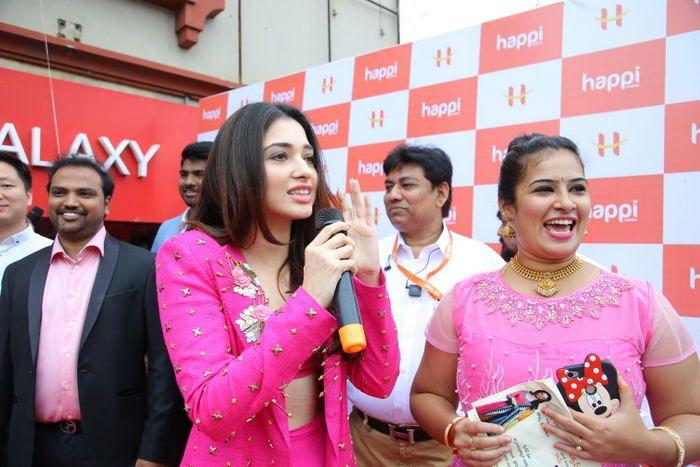 Tamanna launches Happi Mobiles showroom Photos