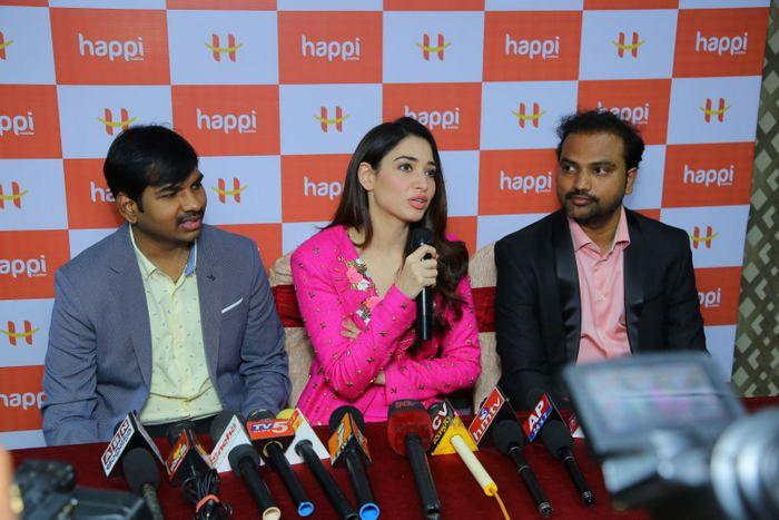 Tamanna launches Happi Mobiles showroom Photos