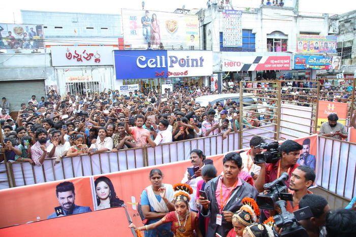 Tamanna launches Happi Mobiles showroom Photos