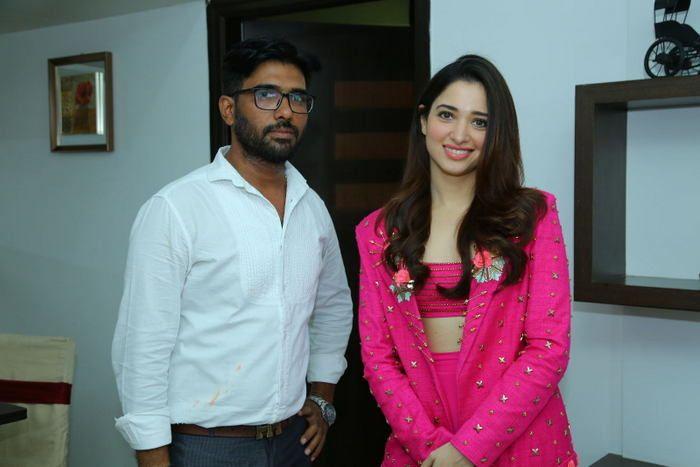 Tamanna launches Happi Mobiles showroom Photos