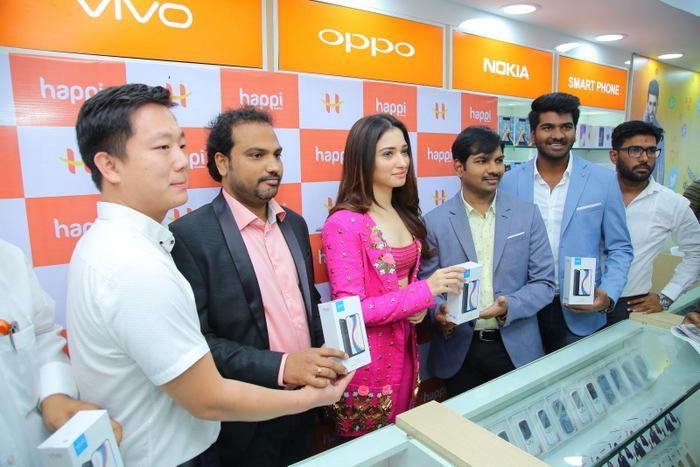 Tamanna launches Happi Mobiles showroom Photos