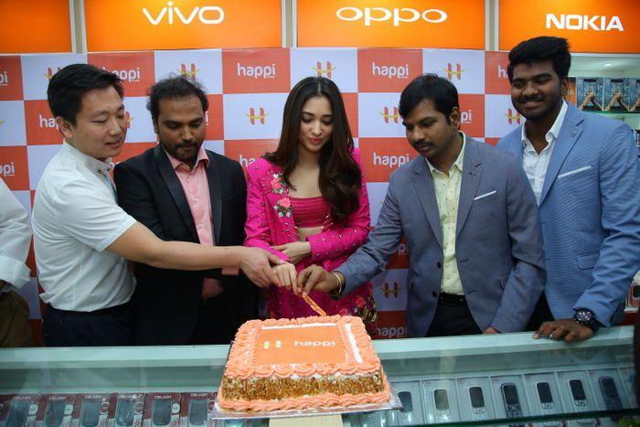 Tamanna launches Happi Mobiles showroom Photos