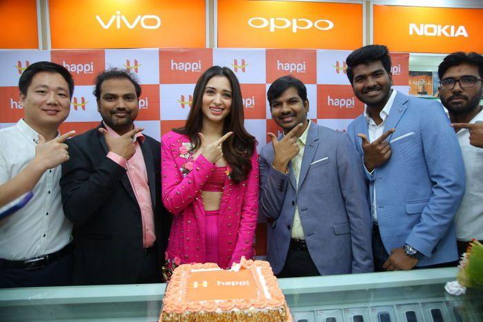 Tamanna launches Happi Mobiles showroom Photos