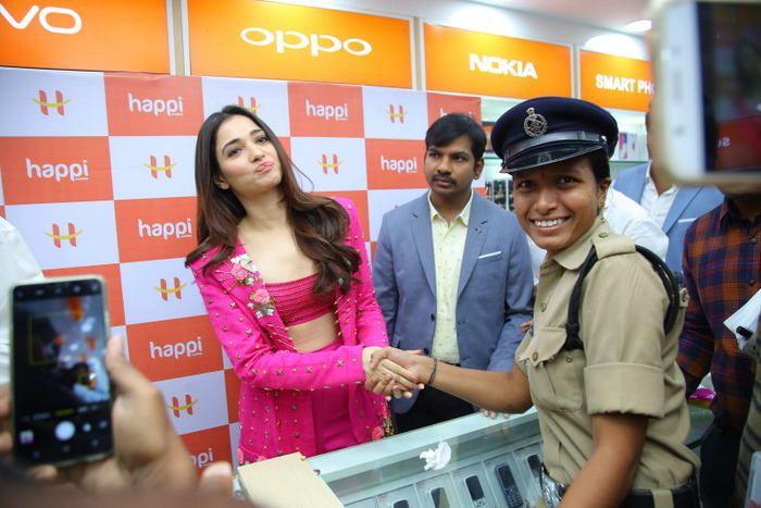 Tamanna launches Happi Mobiles showroom Photos