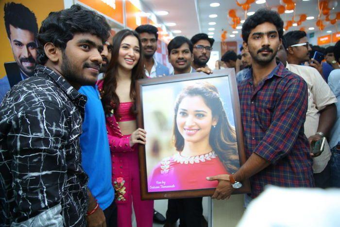 Tamanna launches Happi Mobiles showroom Photos