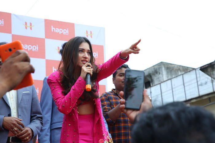 Tamanna launches Happi Mobiles showroom Photos