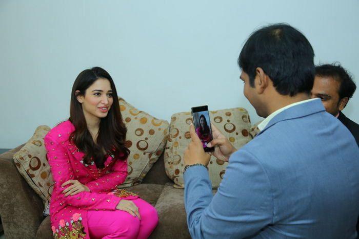 Tamanna launches Happi Mobiles showroom Photos