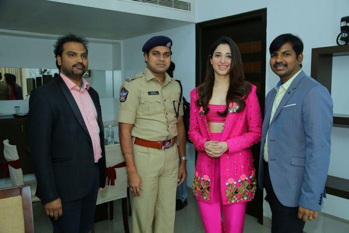 Tamanna launches Happi Mobiles showroom Photos