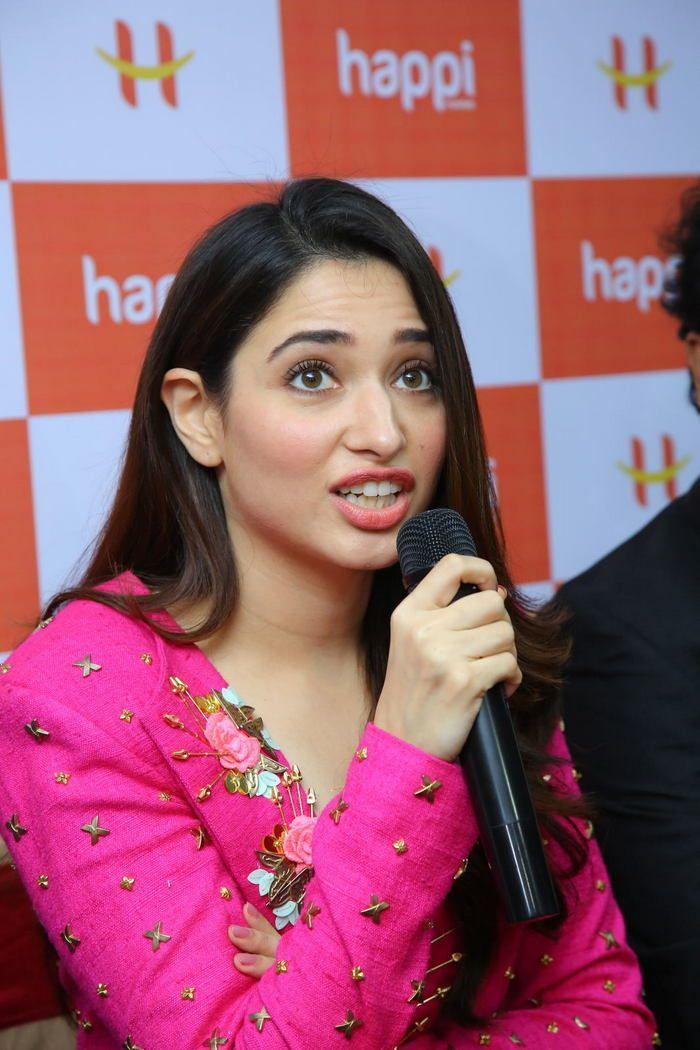 Tamanna launches Happi Mobiles showroom Photos