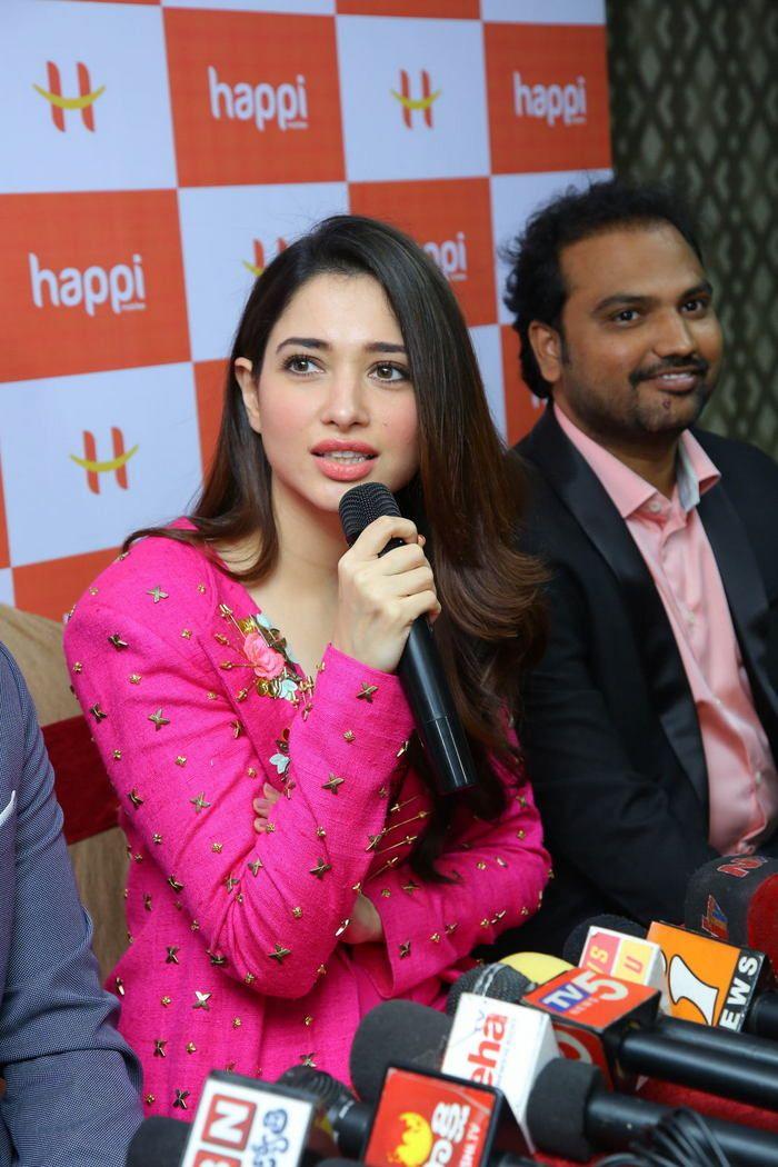 Tamanna launches Happi Mobiles showroom Photos