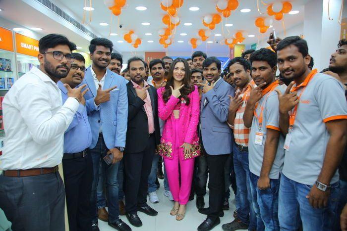 Tamanna launches Happi Mobiles showroom Photos