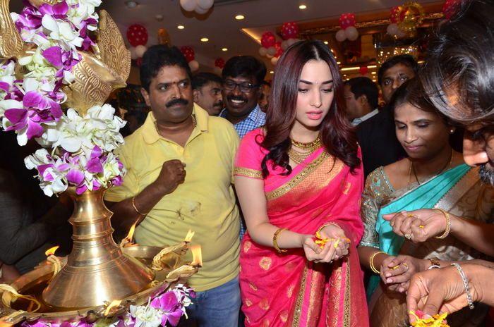 Tamannaah Launches JOH RIVAAJ Collections At Chennai Shoping