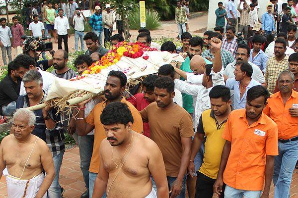 Telugu actor Bharath Raju's funeral Photos