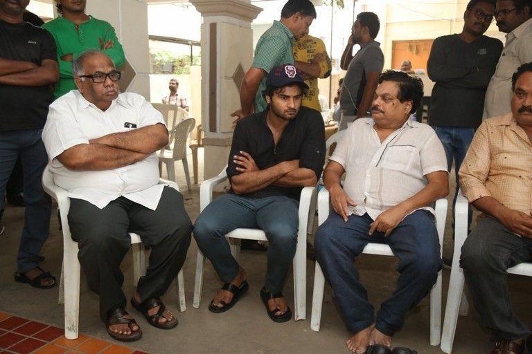 Tollywood Celebs Pay Homage To Director B Jaya Photos