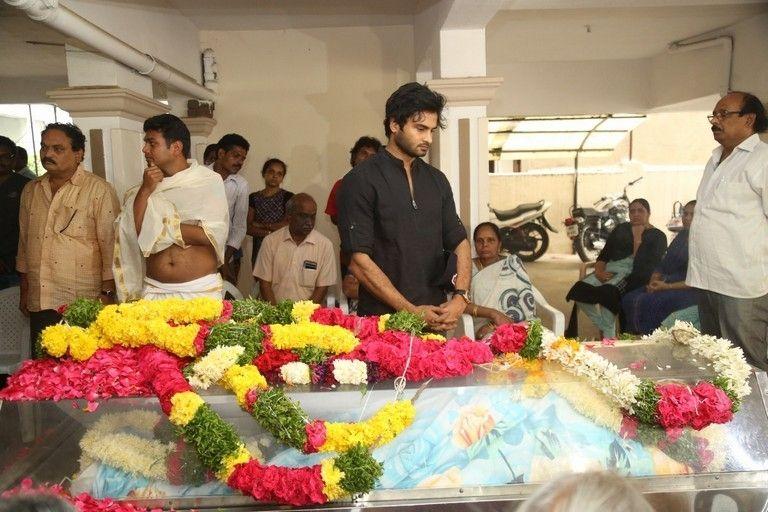 Tollywood Celebs Pay Homage To Director B Jaya Photos