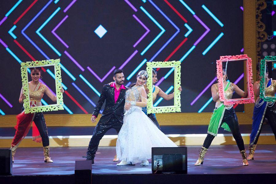 Top Celebs at SIIMA Awards 2017 Day 2 Photos