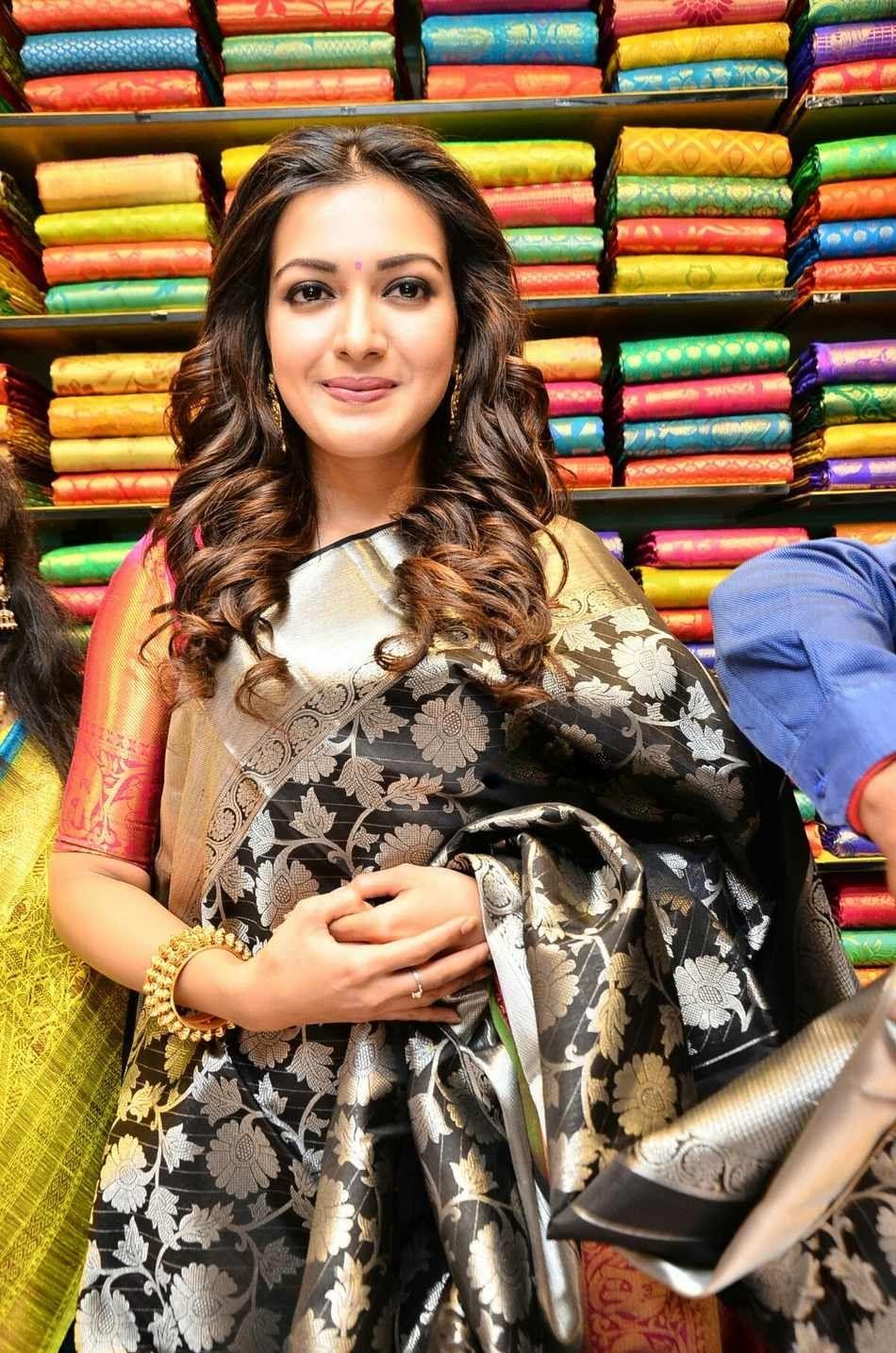 Vijay Devarakonda & Catherine Tresa launch KVM Mall Photos