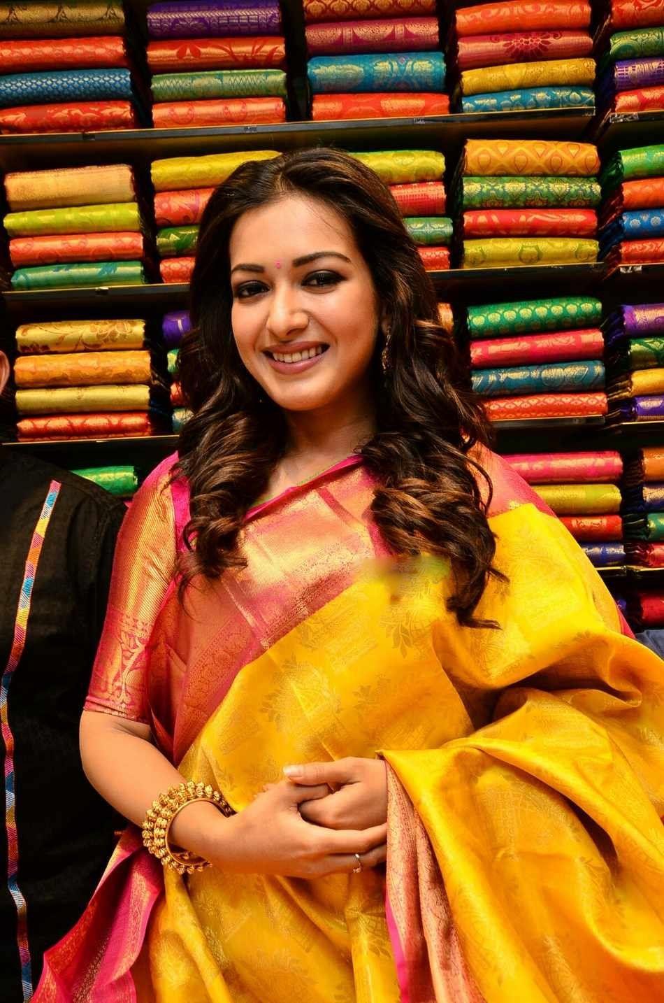 Vijay Devarakonda & Catherine Tresa launch KVM Mall Photos