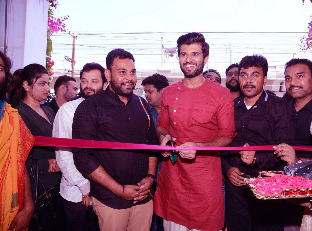 Vijay Devarakonda & Catherine Tresa launch KVM Mall Photos