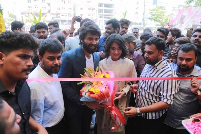 Vijay Deverakonda & Rashmika inaugrates KLM fashion mall