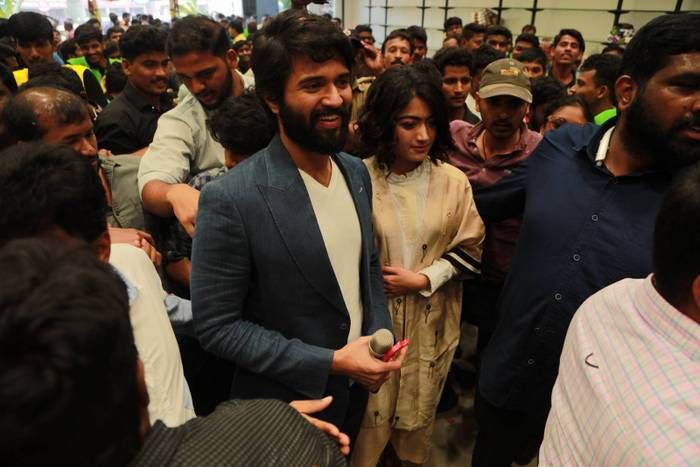 Vijay Deverakonda & Rashmika inaugrates KLM fashion mall