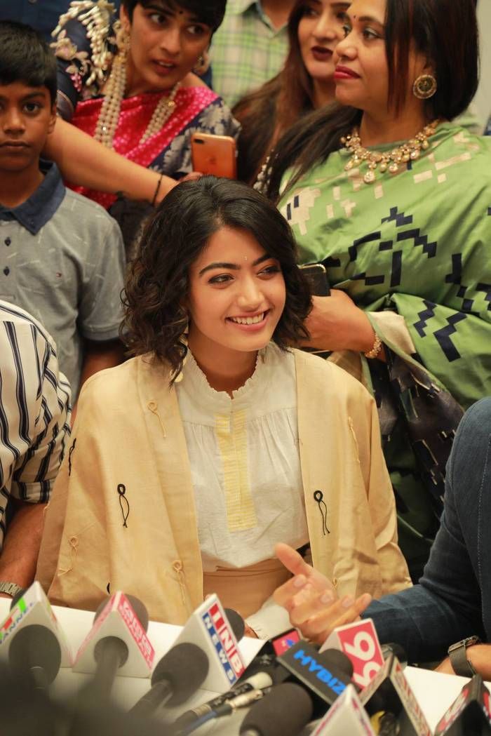 Vijay Deverakonda & Rashmika inaugrates KLM fashion mall