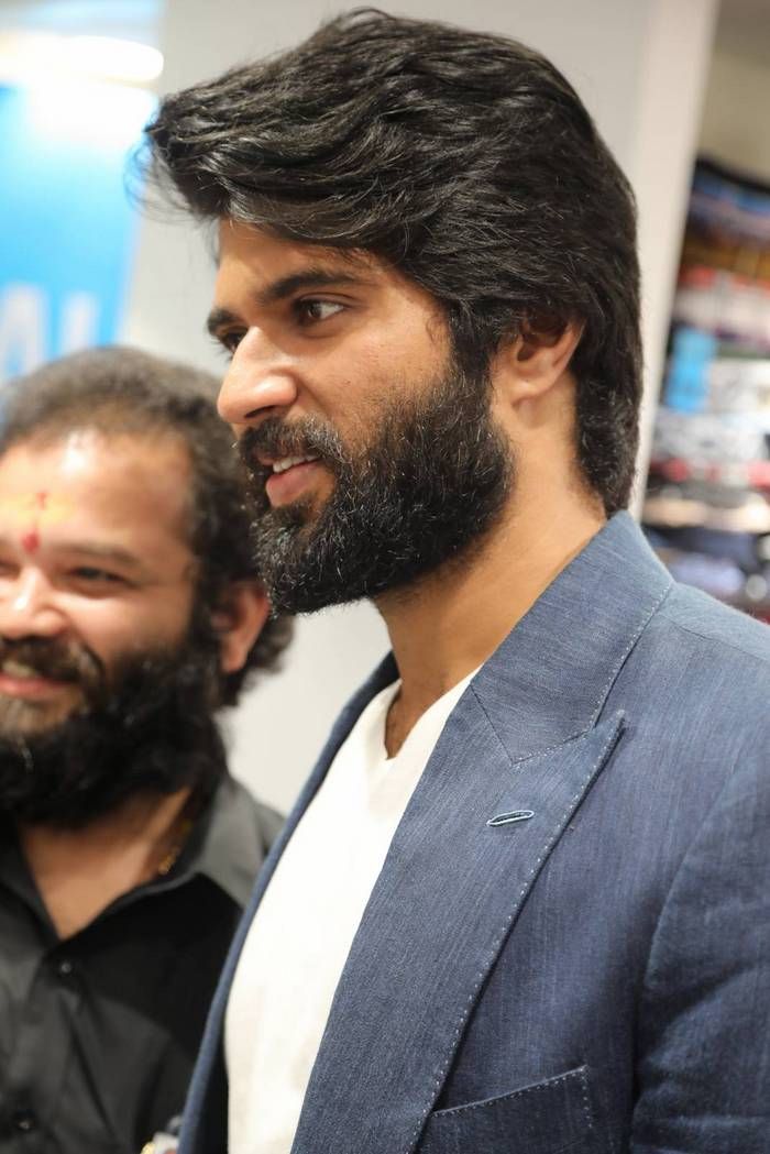 Vijay Deverakonda & Rashmika inaugrates KLM fashion mall