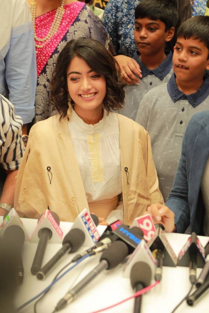 Vijay Deverakonda & Rashmika inaugrates KLM fashion mall