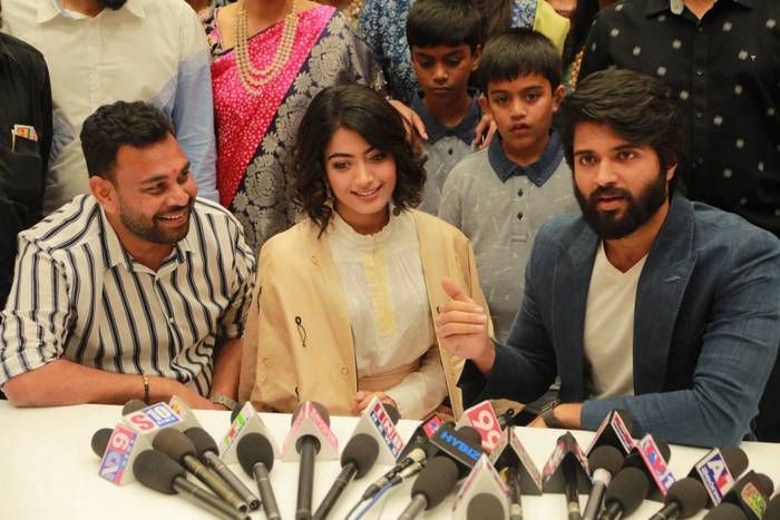 Vijay Deverakonda & Rashmika inaugrates KLM fashion mall