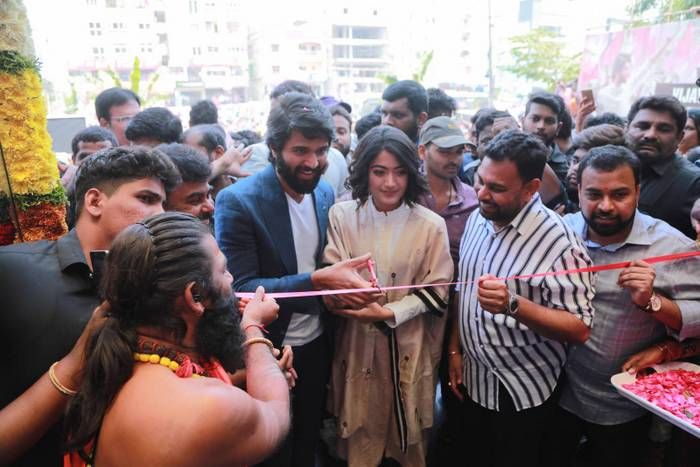 Vijay Deverakonda & Rashmika inaugrates KLM fashion mall