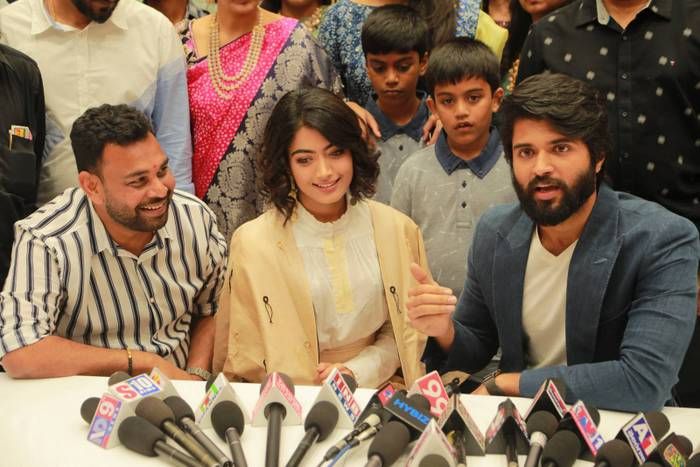 Vijay Deverakonda & Rashmika inaugrates KLM fashion mall