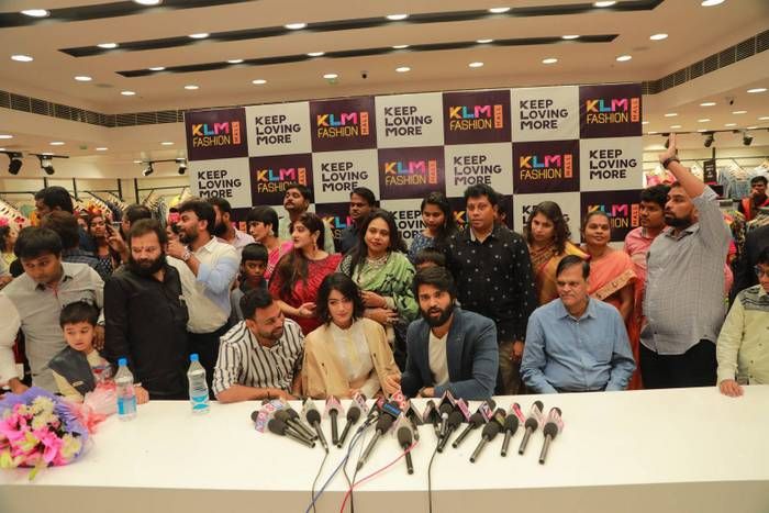 Vijay Deverakonda & Rashmika inaugrates KLM fashion mall