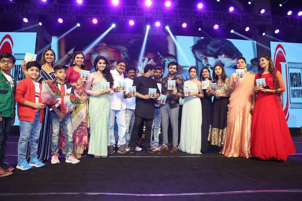 Vunnadhi Okate Zindagi Movie Audio Launch Photos