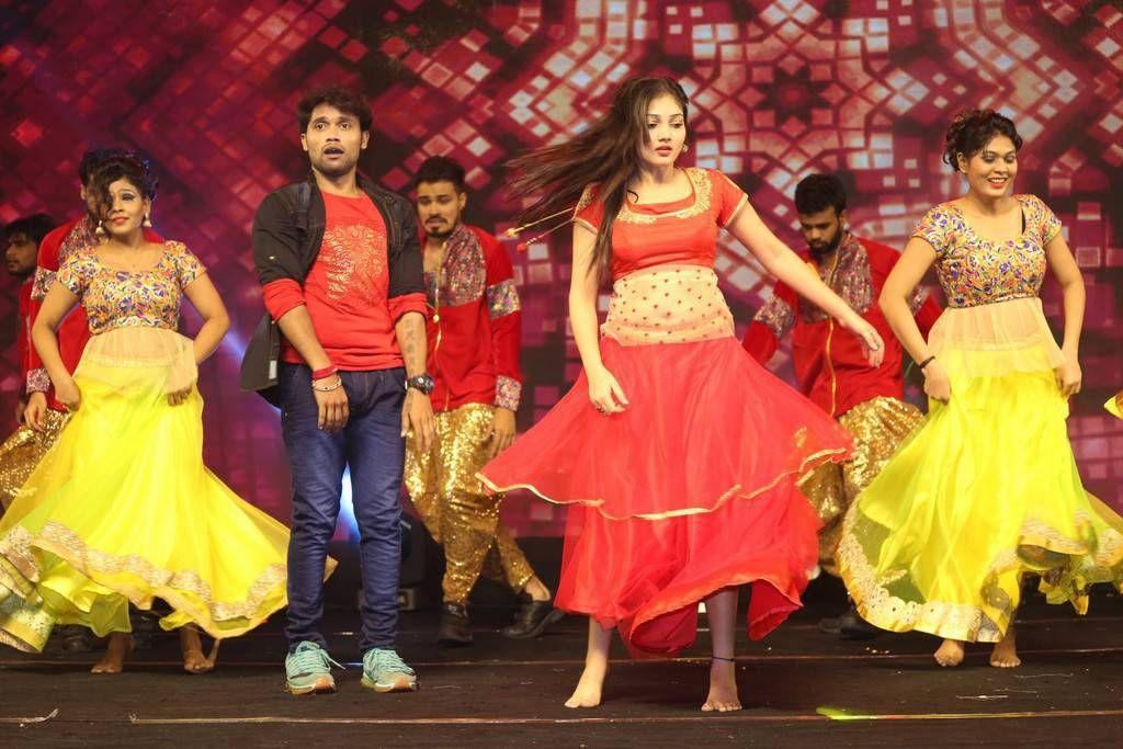 Vunnadhi Okate Zindagi Movie Audio Launch Photos