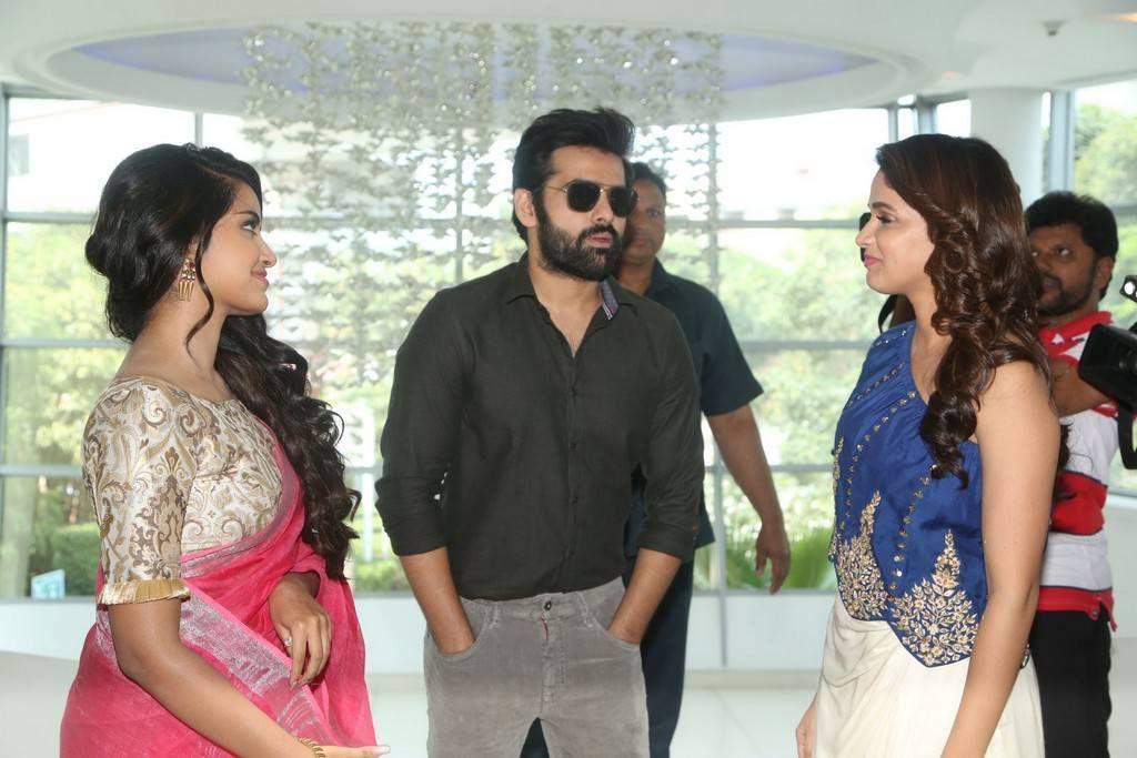 Vunnadi Okate Zindagi Movie Thanks Meet Stills