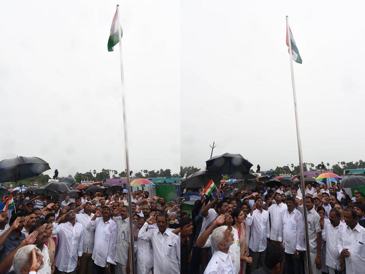 YS Jagan Hoists National Flag At Independence Day Celebrations