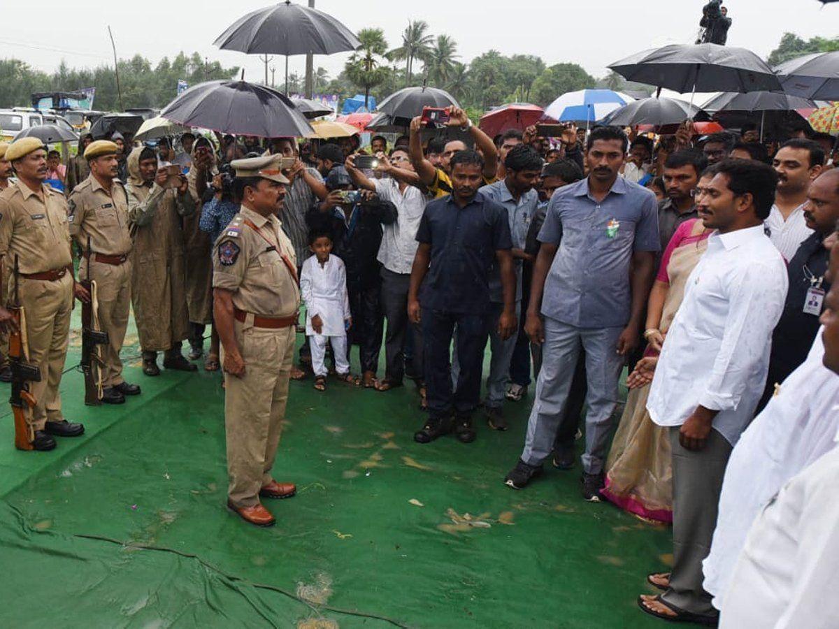 YS Jagan Hoists National Flag At Independence Day Celebrations