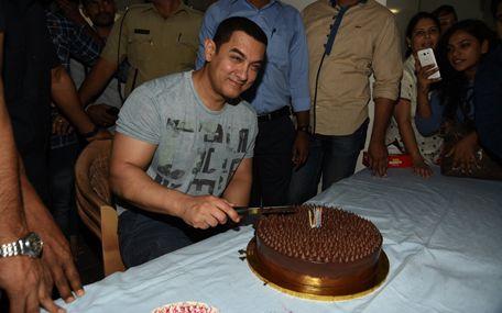 Aamir Khan Celebrates 50th Birthday Photos