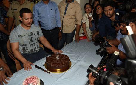 Aamir Khan Celebrates 50th Birthday Photos
