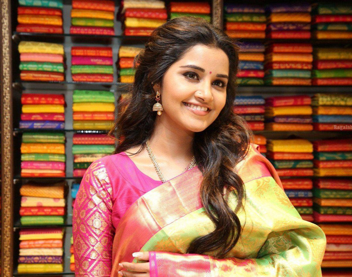 Actress Anupama Parameswaran Inaugurates VRK Silks at Kukatpally