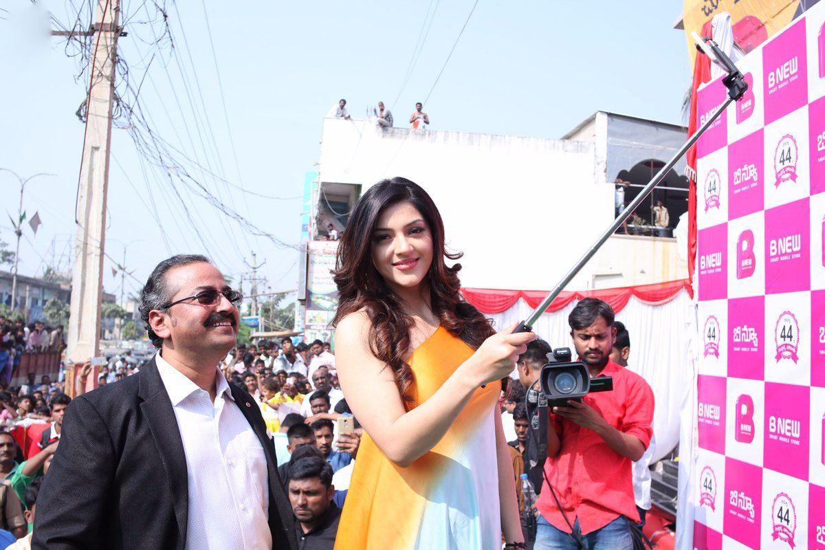 Actress Mehreen Pirzada Launches BNew Mobile Store at Adoni