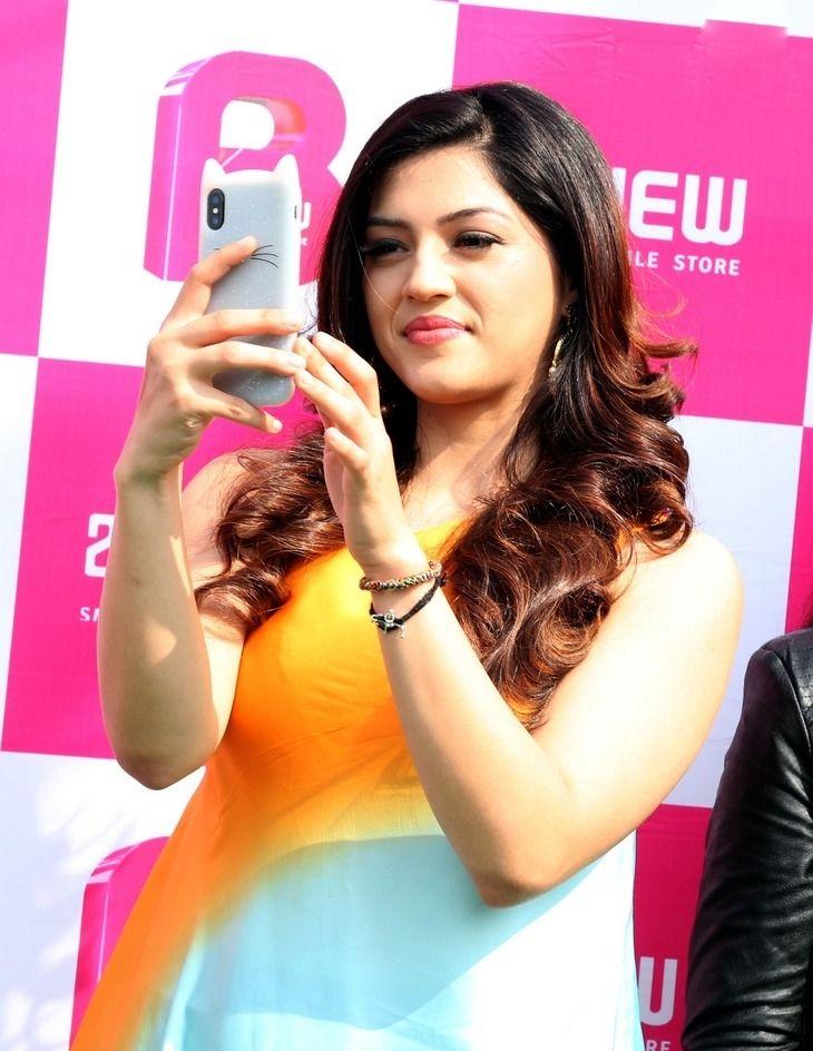 Actress Mehreen Pirzada Launches BNew Mobile Store at Adoni